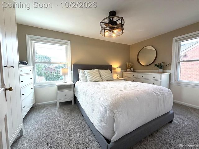 71 Vernier Road, Grosse Pointe Shores, MI 48236