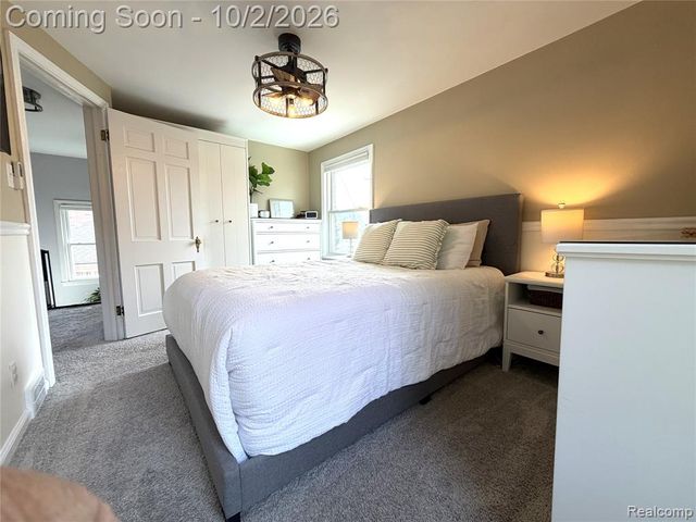 71 Vernier Road, Grosse Pointe Shores, MI 48236