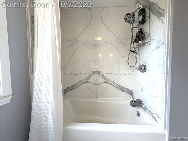 71 Vernier Road, Grosse Pointe Shores, MI 48236