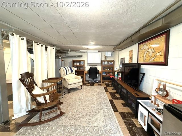 71 Vernier Road, Grosse Pointe Shores, MI 48236