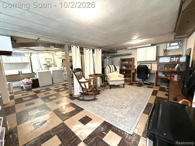 71 Vernier Road, Grosse Pointe Shores, MI 48236