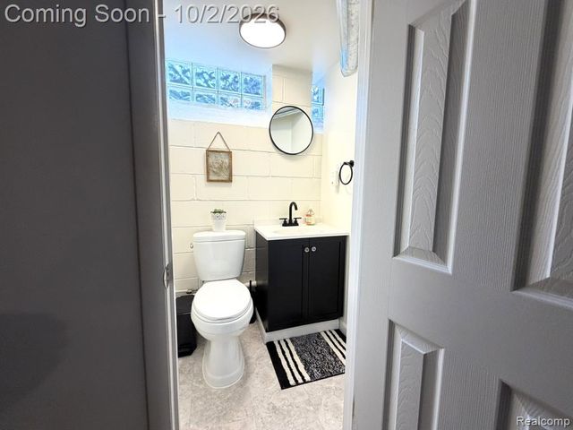 71 Vernier Road, Grosse Pointe Shores, MI 48236