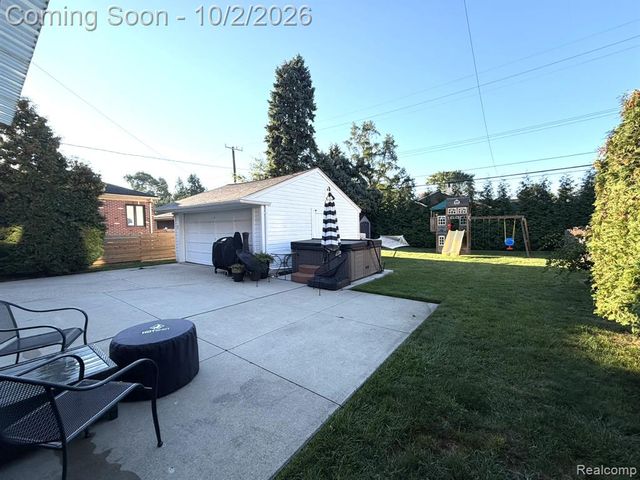71 Vernier Road, Grosse Pointe Shores, MI 48236