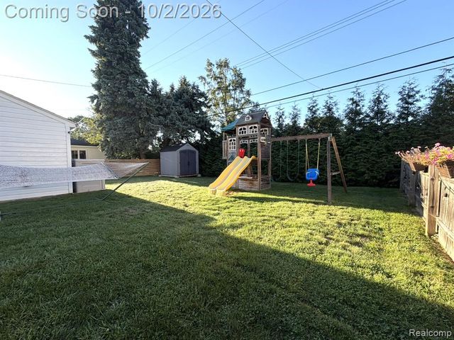 71 Vernier Road, Grosse Pointe Shores, MI 48236