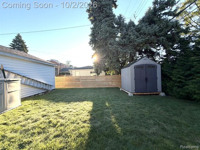 71 Vernier Road, Grosse Pointe Shores, MI 48236