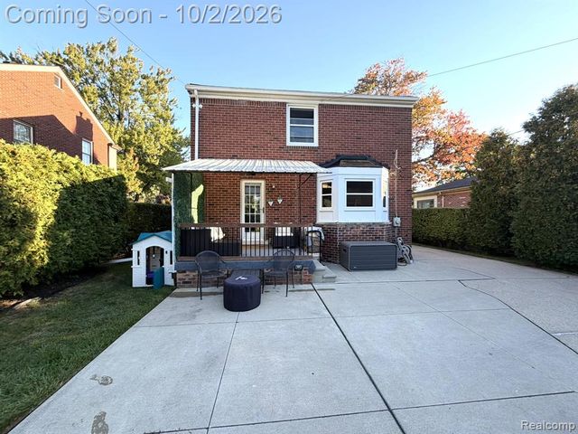 71 Vernier Road, Grosse Pointe Shores, MI 48236