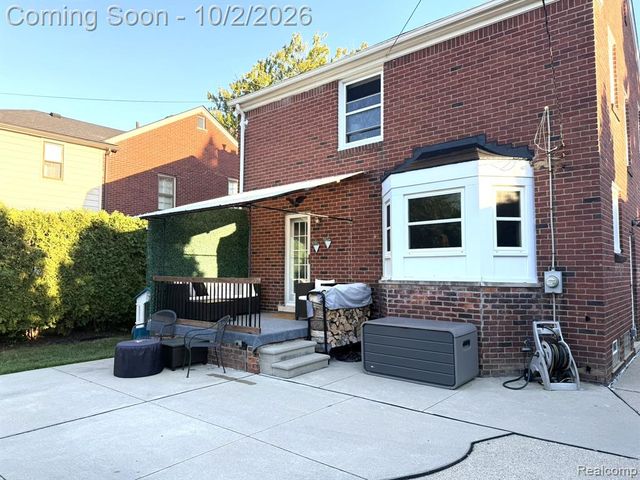 71 Vernier Road, Grosse Pointe Shores, MI 48236