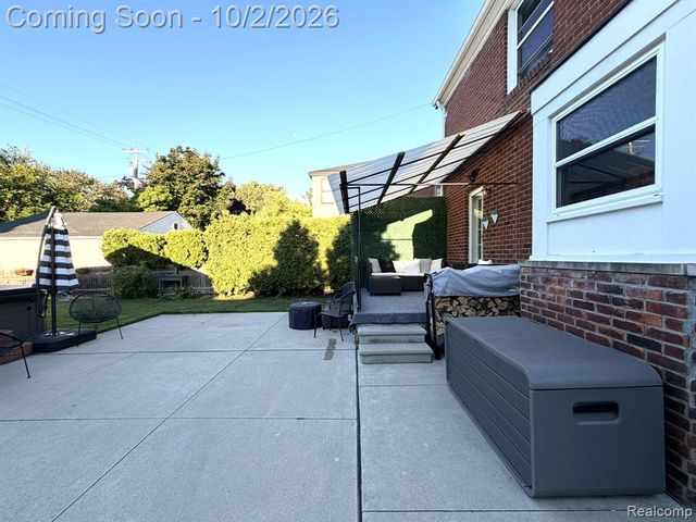 71 Vernier Road, Grosse Pointe Shores, MI 48236