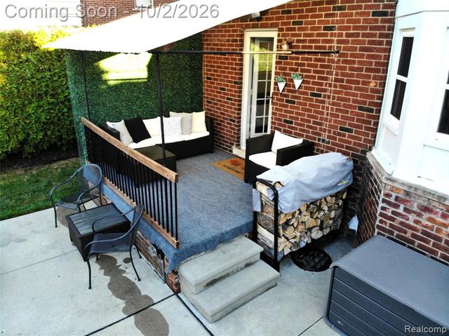 71 Vernier Road, Grosse Pointe Shores, MI 48236