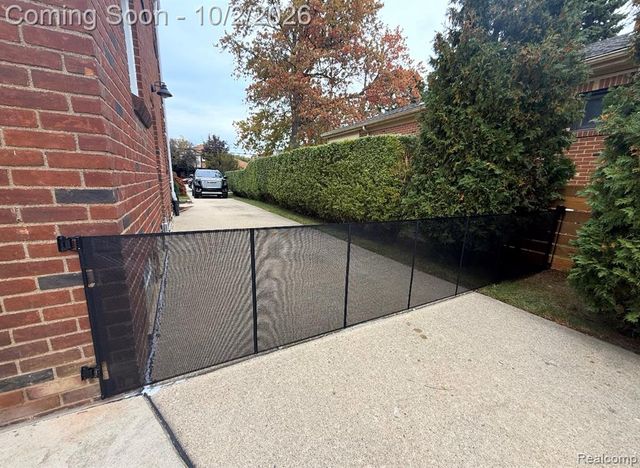 71 Vernier Road, Grosse Pointe Shores, MI 48236