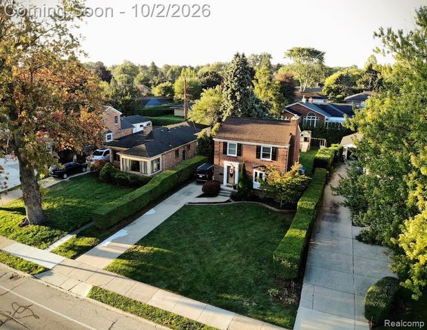 71 Vernier Road, Grosse Pointe Shores, MI 48236