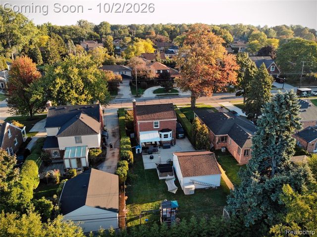 71 Vernier Road, Grosse Pointe Shores, MI 48236
