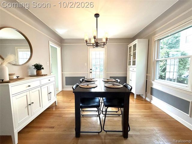 71 Vernier Road, Grosse Pointe Shores, MI 48236