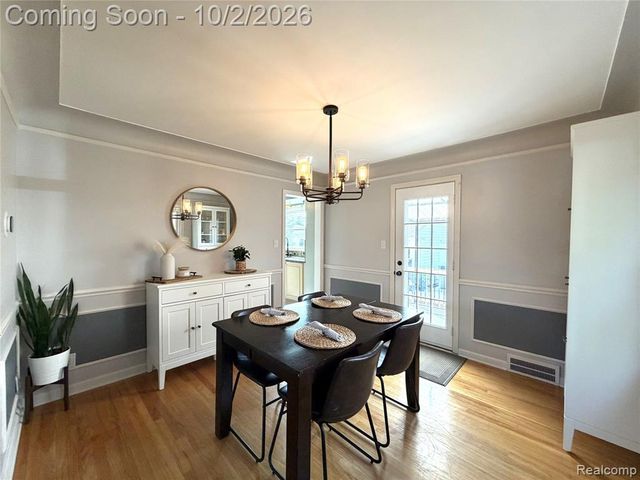 71 Vernier Road, Grosse Pointe Shores, MI 48236