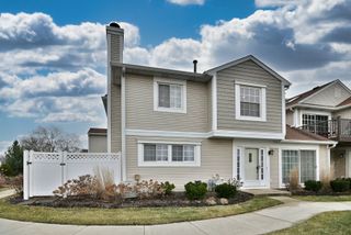 693 Le Parc Circle, Buffalo Grove, IL 60089