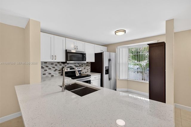 85 SW 3rd St, Pompano Beach, FL 33060