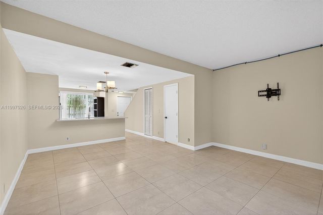 85 SW 3rd St, Pompano Beach, FL 33060