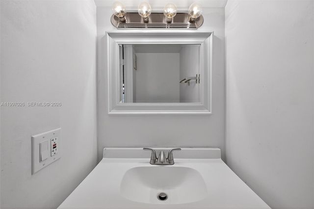 85 SW 3rd St, Pompano Beach, FL 33060