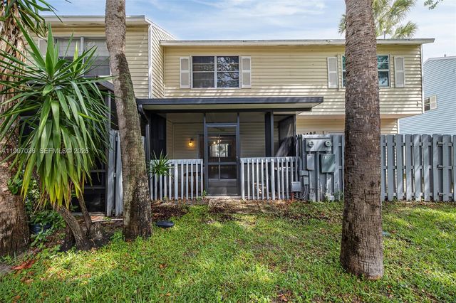 85 SW 3rd St, Pompano Beach, FL 33060