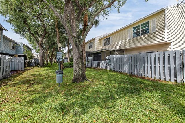 85 SW 3rd St, Pompano Beach, FL 33060