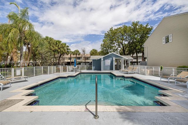 85 SW 3rd St, Pompano Beach, FL 33060