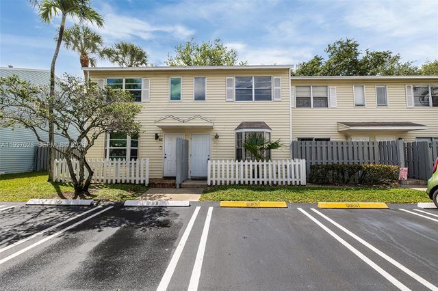 85 SW 3rd St, Pompano Beach, FL 33060