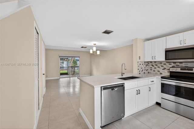 85 SW 3rd St, Pompano Beach, FL 33060