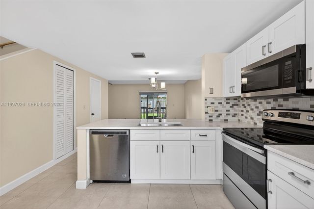 85 SW 3rd St, Pompano Beach, FL 33060