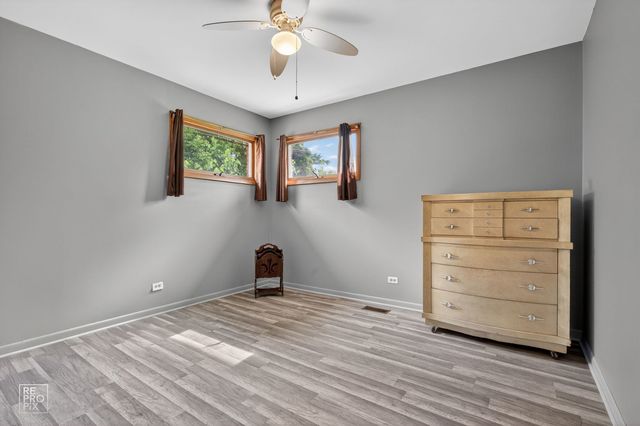 10016 S Clifton Park Avenue, Evergreen Park, IL 60805