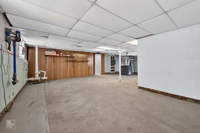 10016 S Clifton Park Avenue, Evergreen Park, IL 60805