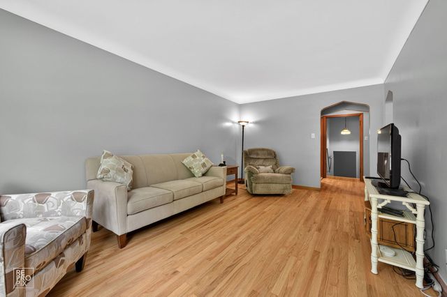 10016 S Clifton Park Avenue, Evergreen Park, IL 60805