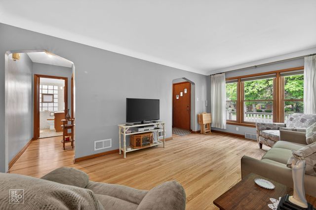10016 S Clifton Park Avenue, Evergreen Park, IL 60805