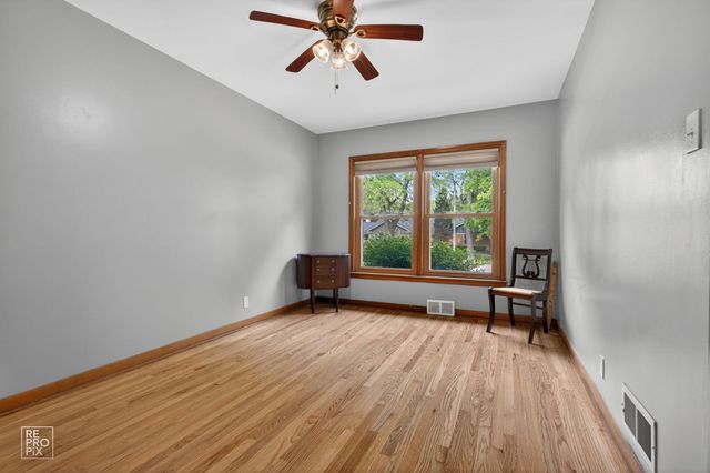 10016 S Clifton Park Avenue, Evergreen Park, IL 60805