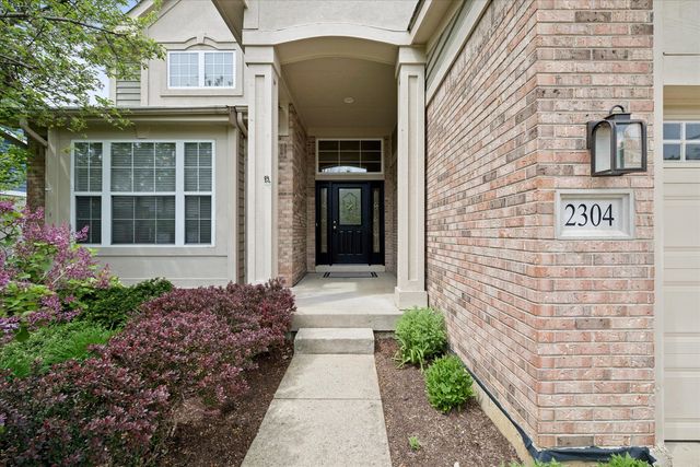2304 Sarazen Drive, Vernon Hills, IL 60061