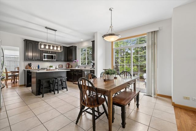 2304 Sarazen Drive, Vernon Hills, IL 60061