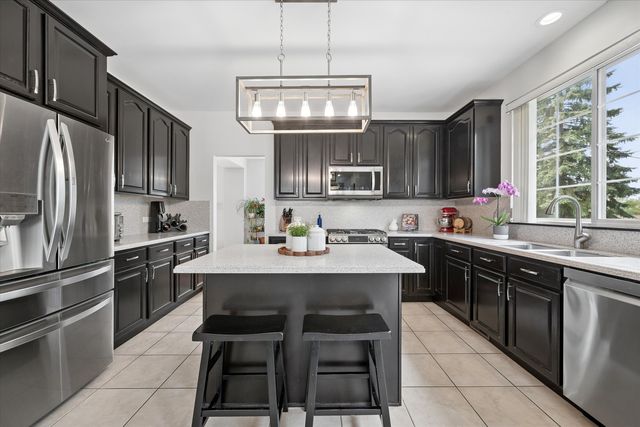 2304 Sarazen Drive, Vernon Hills, IL 60061