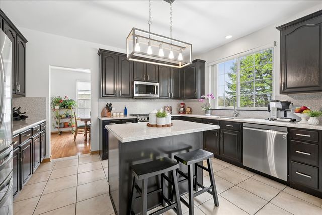 2304 Sarazen Drive, Vernon Hills, IL 60061