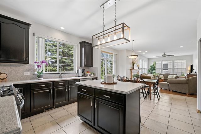 2304 Sarazen Drive, Vernon Hills, IL 60061