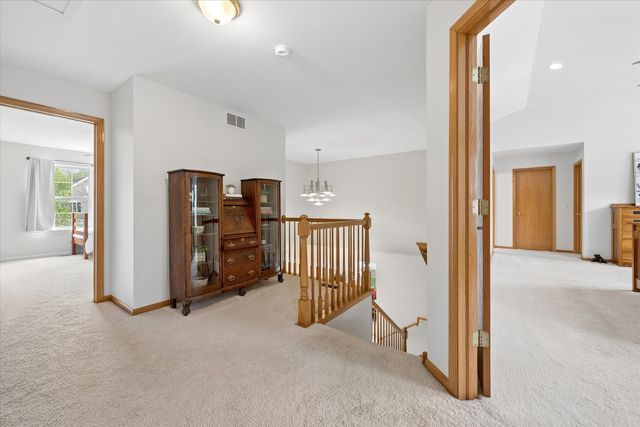 2304 Sarazen Drive, Vernon Hills, IL 60061
