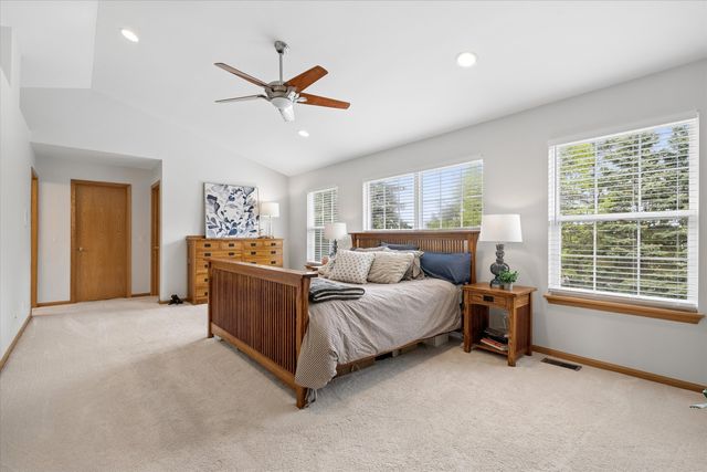 2304 Sarazen Drive, Vernon Hills, IL 60061