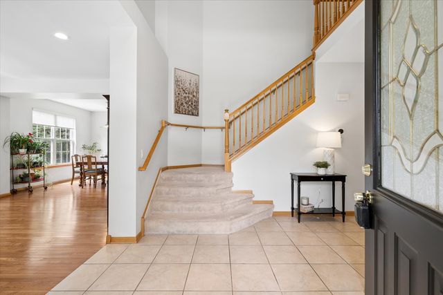 2304 Sarazen Drive, Vernon Hills, IL 60061