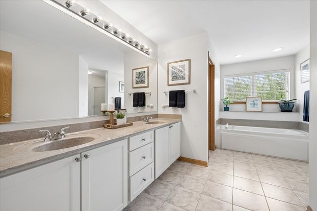 2304 Sarazen Drive, Vernon Hills, IL 60061