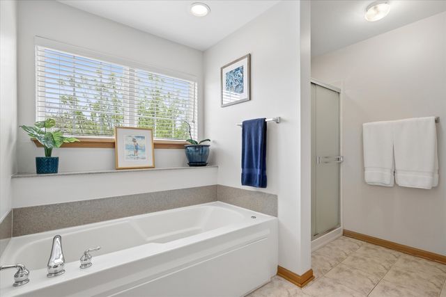 2304 Sarazen Drive, Vernon Hills, IL 60061