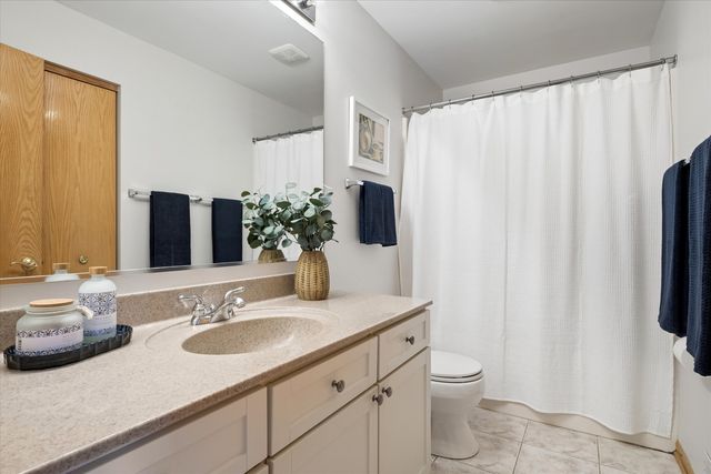 2304 Sarazen Drive, Vernon Hills, IL 60061