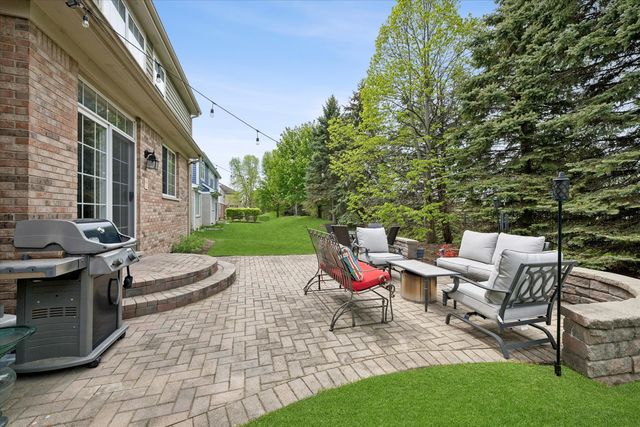 2304 Sarazen Drive, Vernon Hills, IL 60061