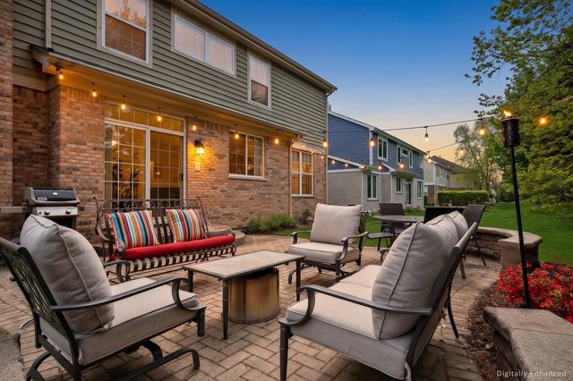 2304 Sarazen Drive, Vernon Hills, IL 60061