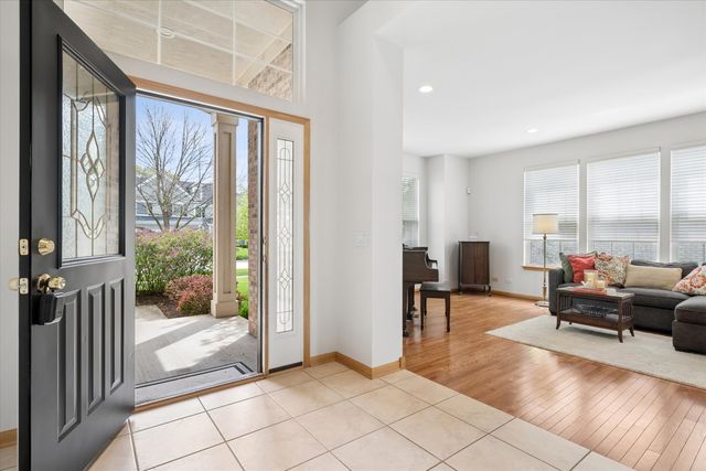 2304 Sarazen Drive, Vernon Hills, IL 60061