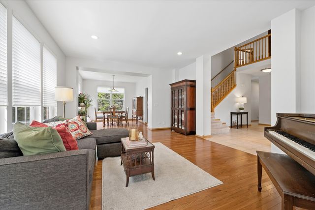 2304 Sarazen Drive, Vernon Hills, IL 60061