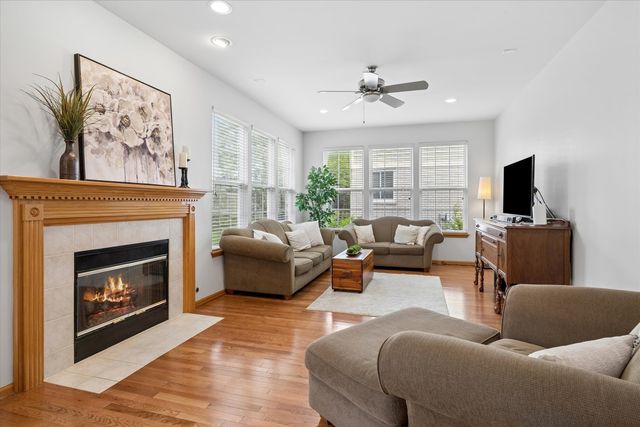 2304 Sarazen Drive, Vernon Hills, IL 60061