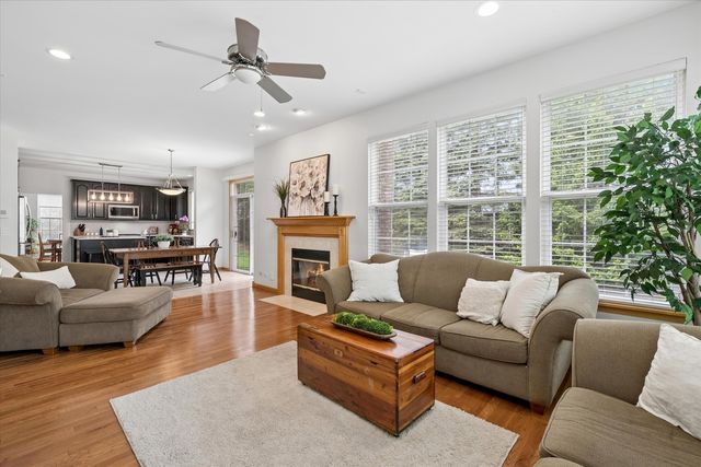 2304 Sarazen Drive, Vernon Hills, IL 60061